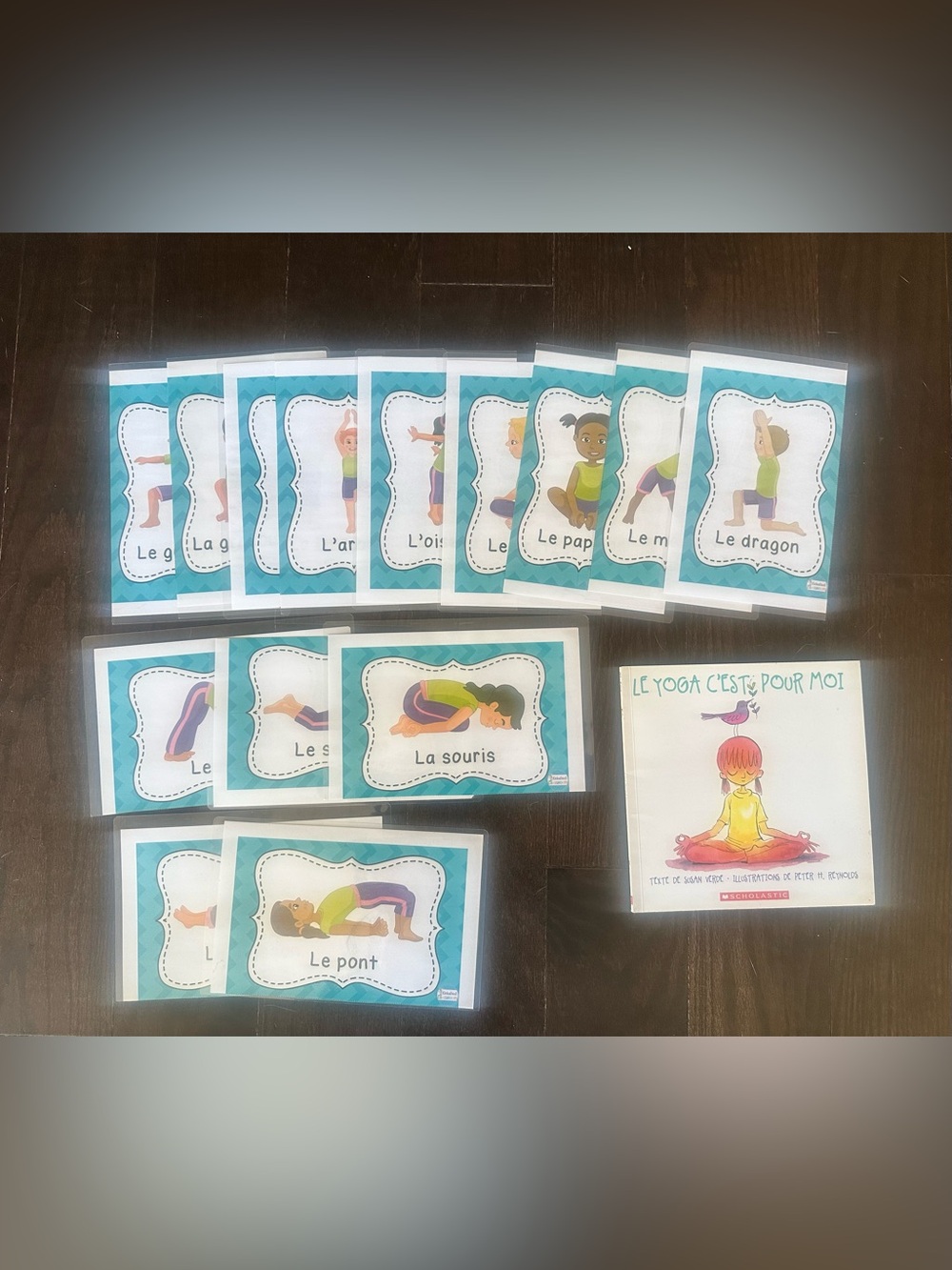 French picture book on yoga with flash cards